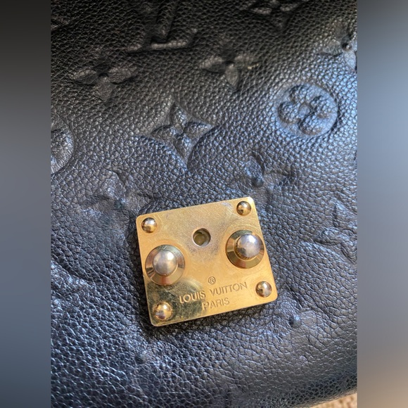 Authentic Louis Vuitton Pochette Metis - Picture 6 of 9